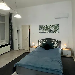 rezervați aici