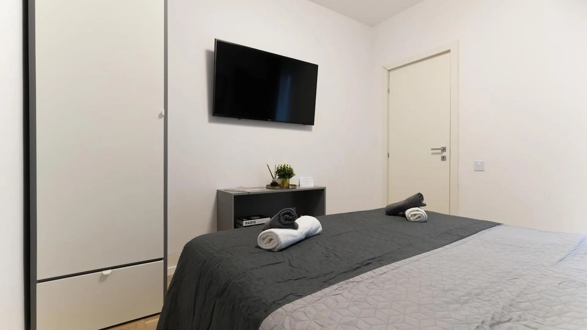 Ana - Cozy & Quiet Apt With Balcony & Garden View Bucharest
